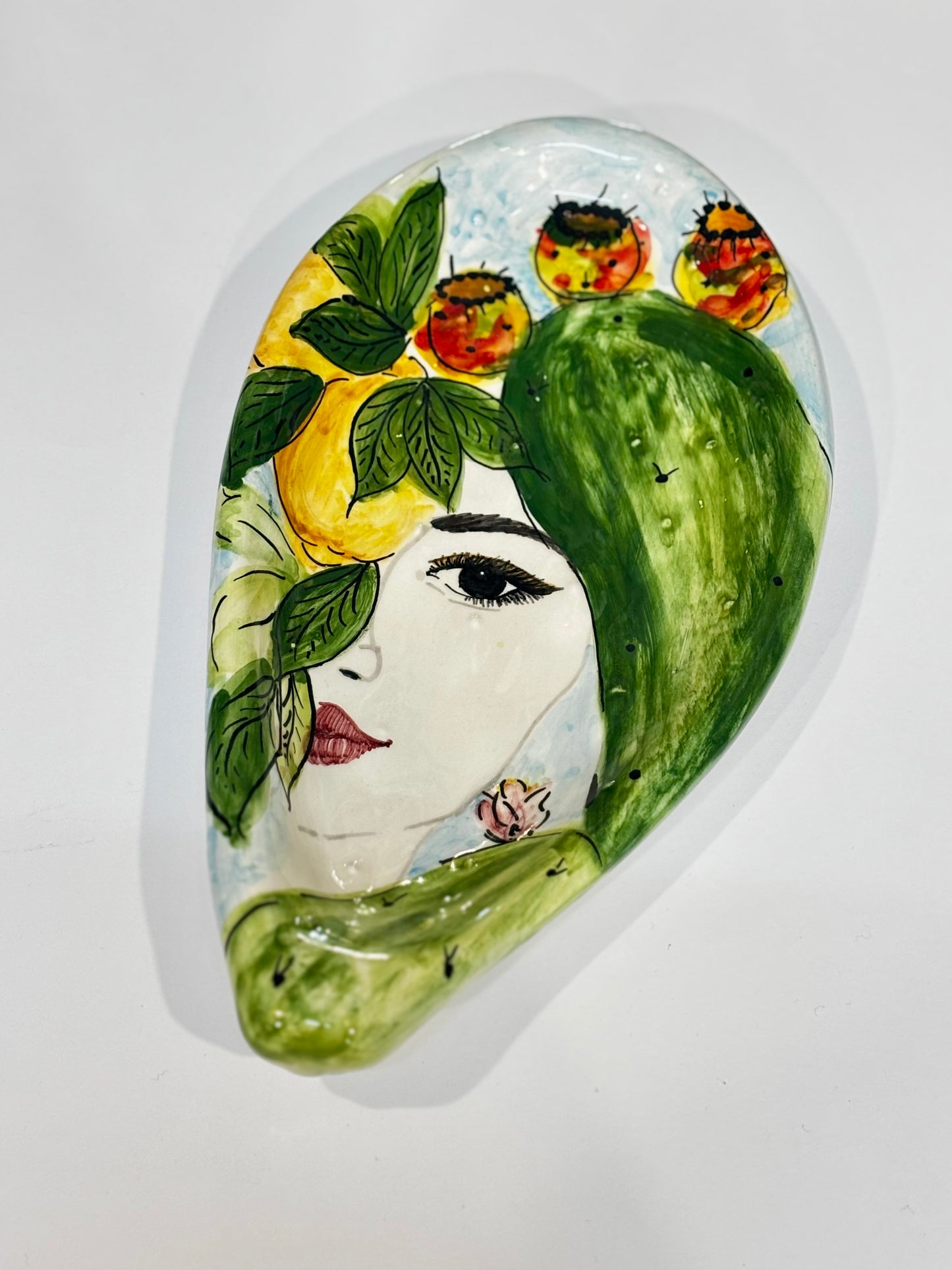 Pala di fico d'india con volto e limoni in ceramica - 28 cm