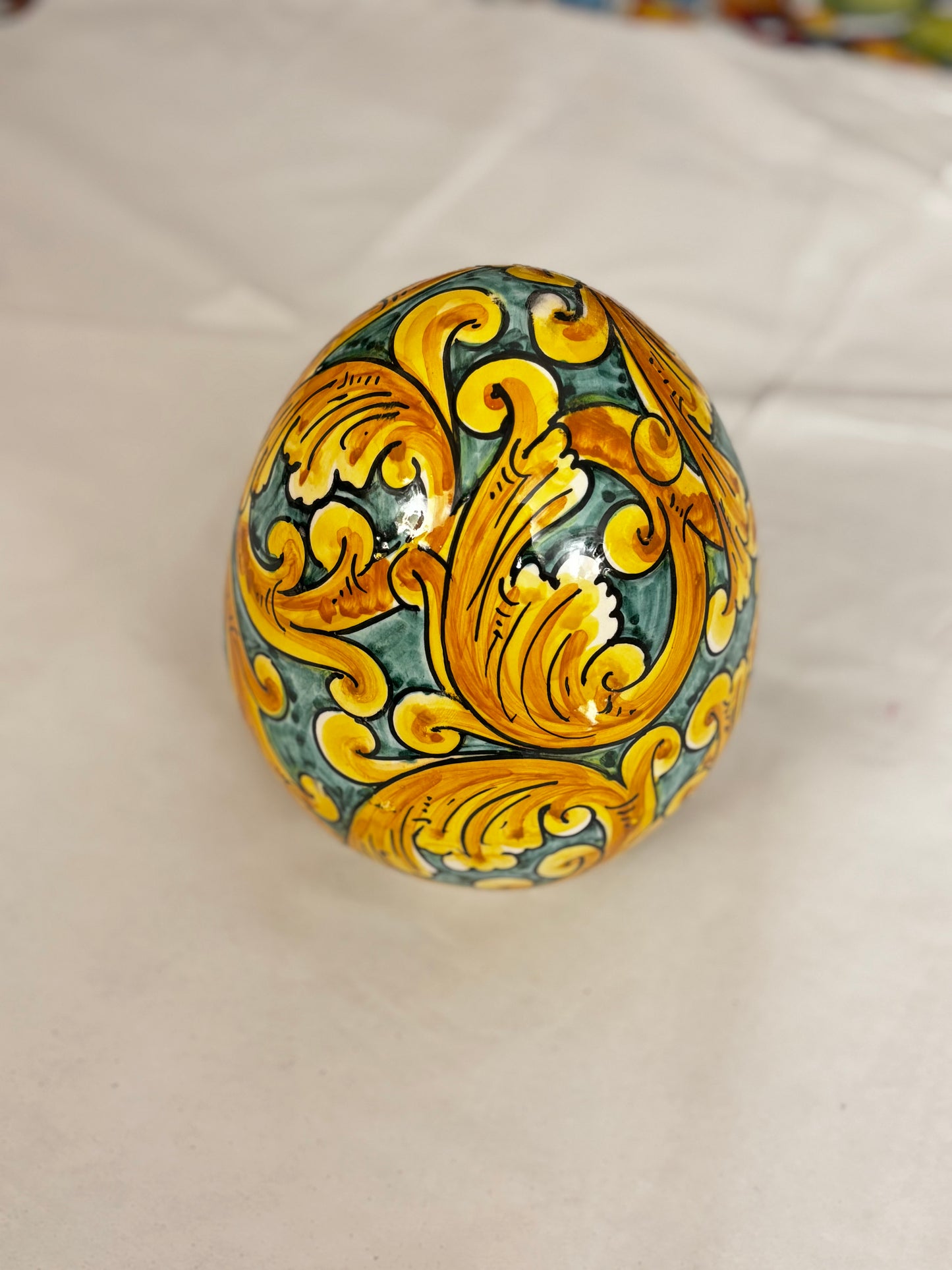 Uovo decorativo barocco in ceramica siciliana - 15 cm - modello 1