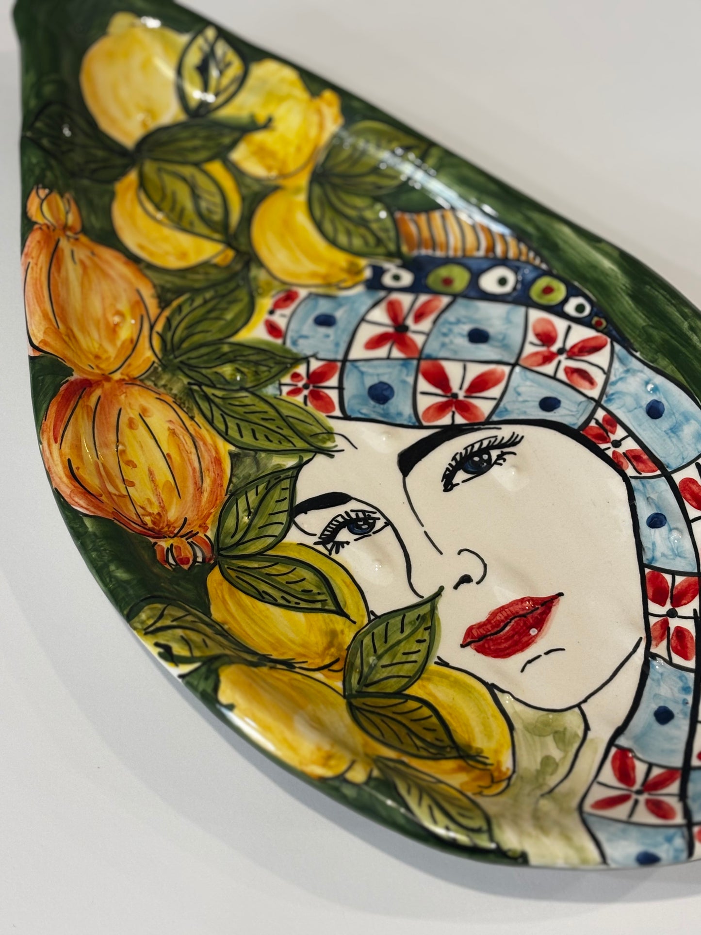 Pala di fico d'india con volto in ceramica siciliana - 39 cm - modello 1